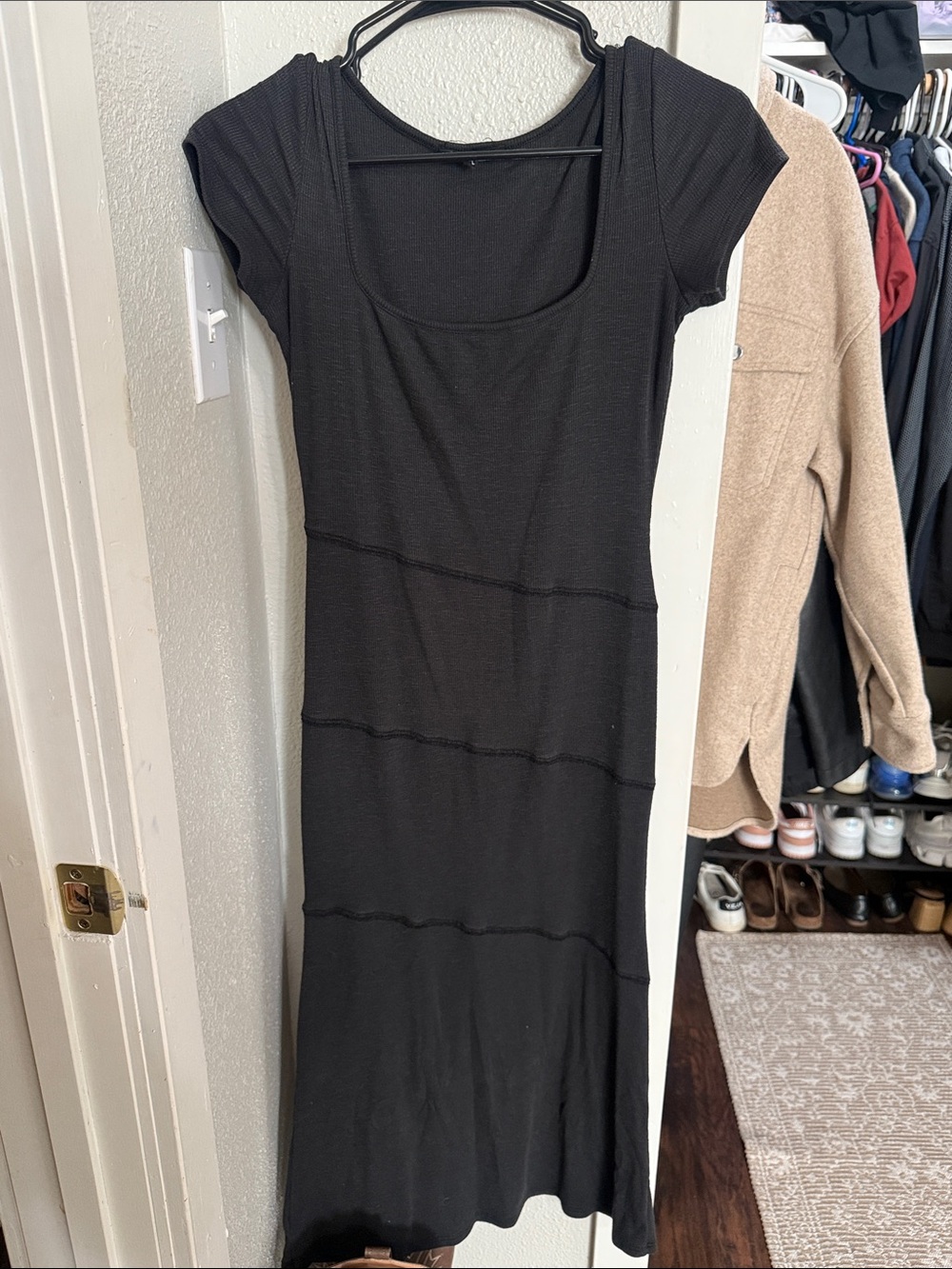 Black Short-Sleeve Knit Midi Dress